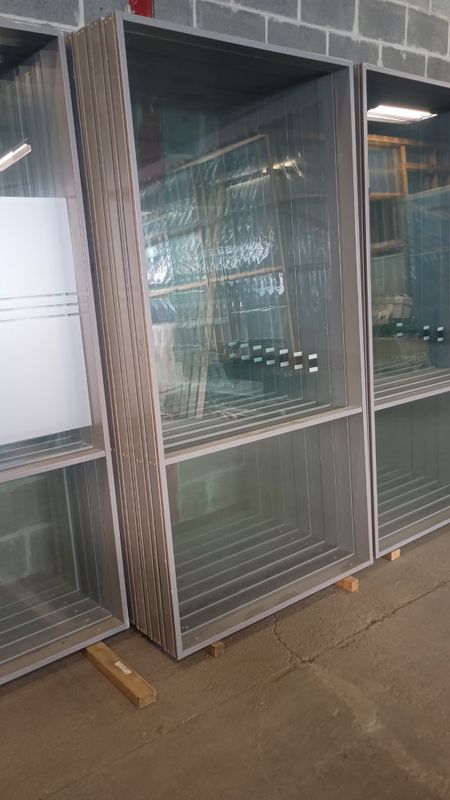 Flushfront glassvegger grå