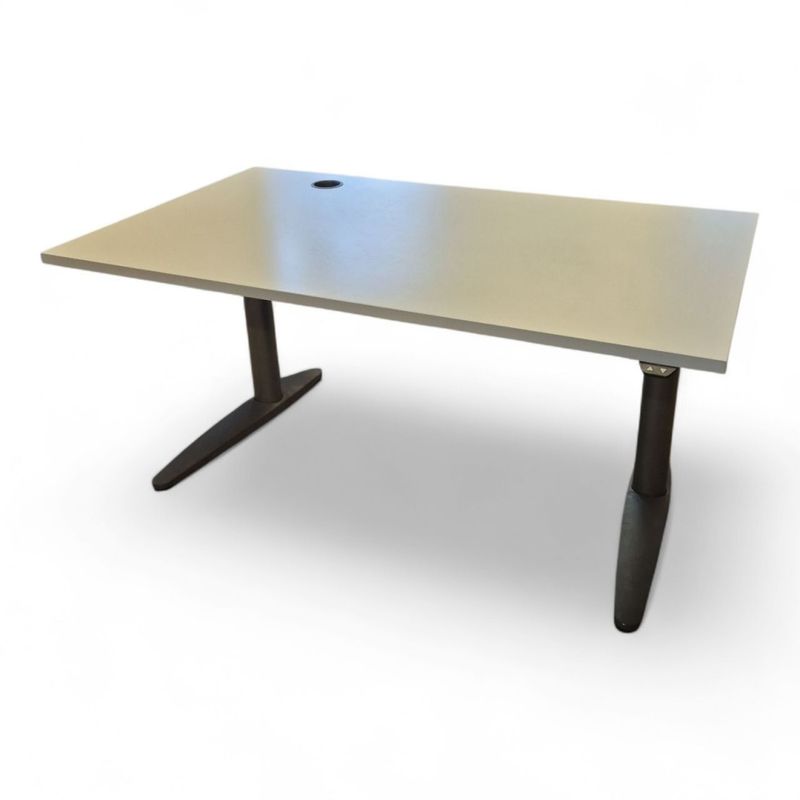 Skrivebord m/elektrisk hev og senk 140x80cm, grå