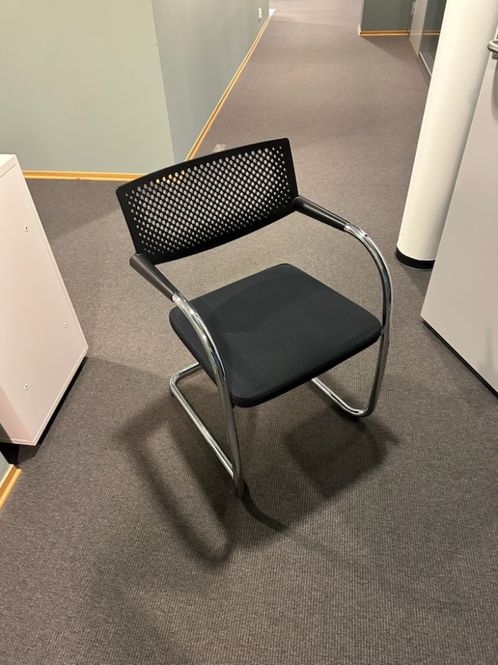 Hovedbilde Vitra Visávis konferansestol, sort stoff
